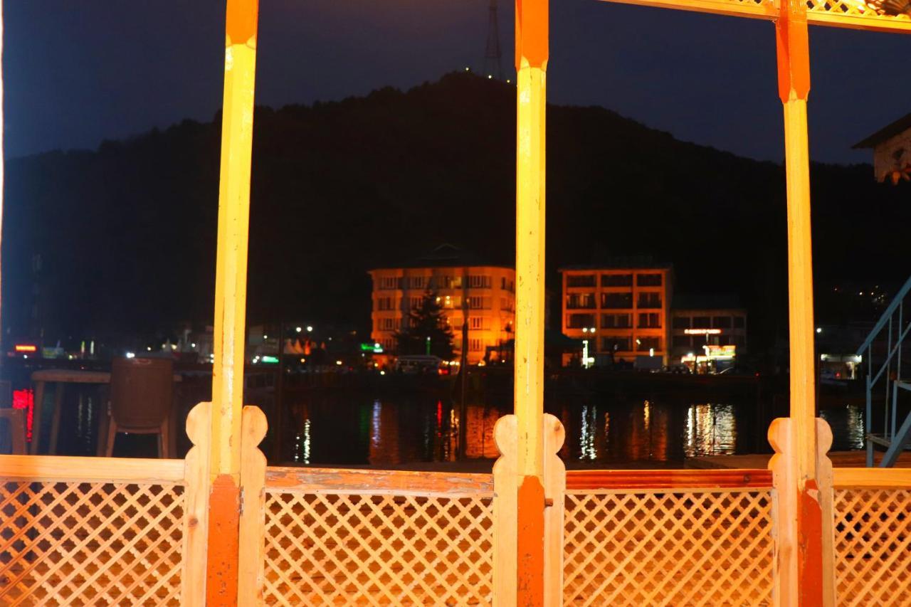 House Boat New Pala Palace Srinagar  Ngoại thất bức ảnh