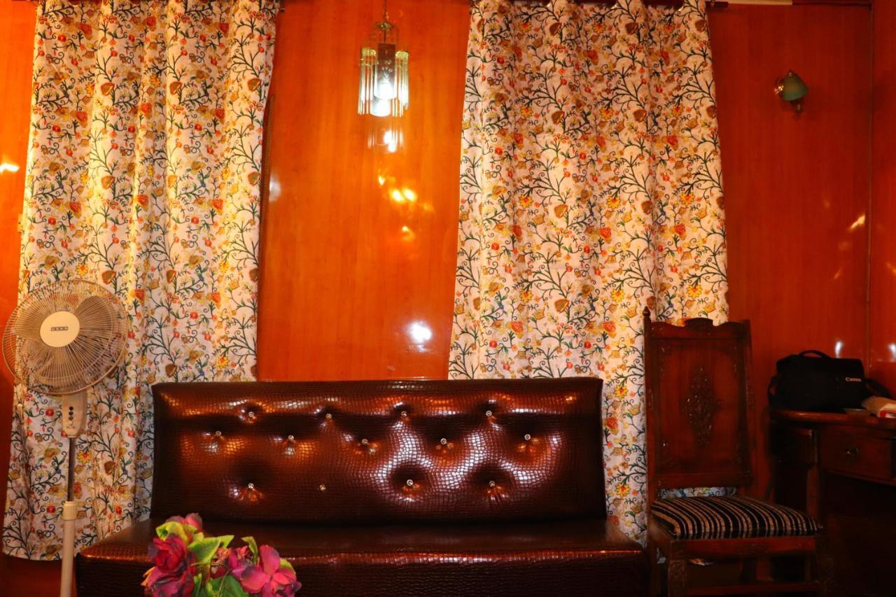 House Boat New Pala Palace Srinagar  Ngoại thất bức ảnh