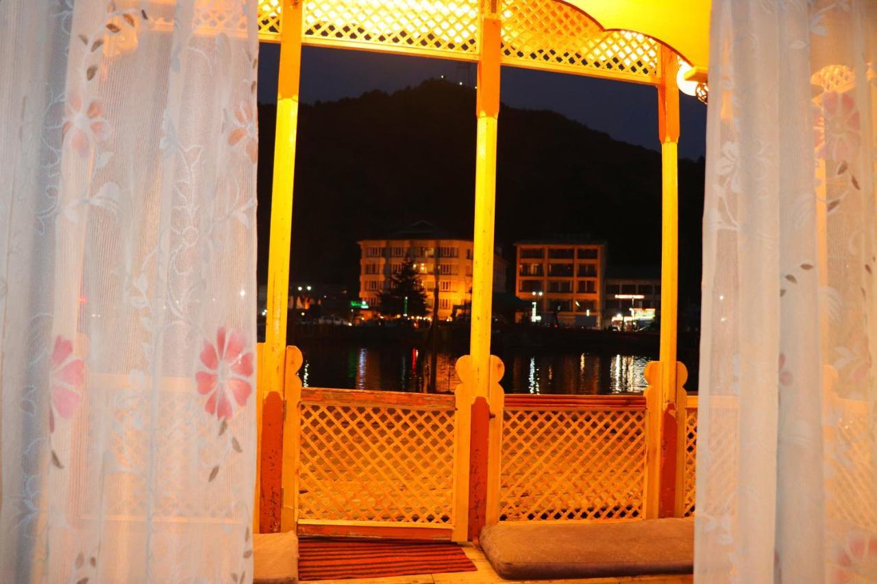 House Boat New Pala Palace Srinagar  Ngoại thất bức ảnh