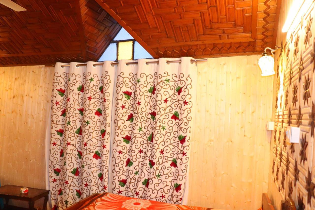 House Boat New Pala Palace Srinagar  Ngoại thất bức ảnh
