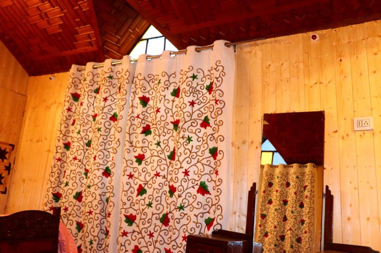 House Boat New Pala Palace Srinagar  Ngoại thất bức ảnh