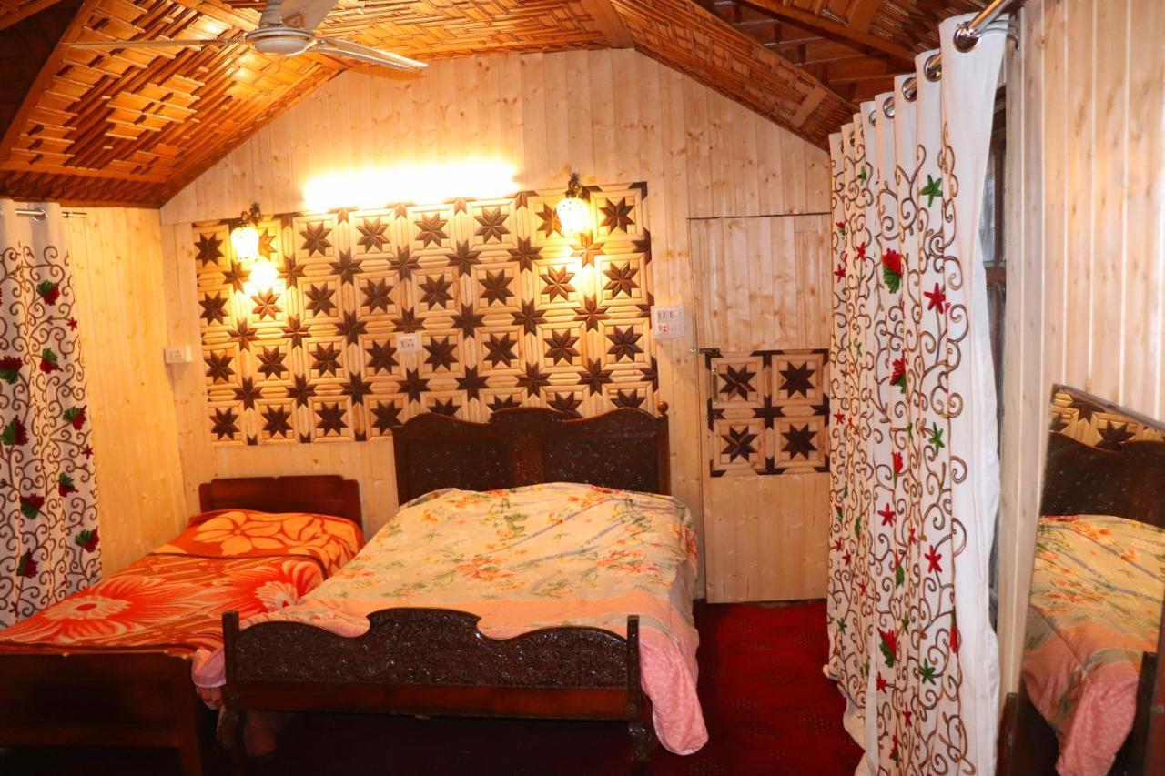 House Boat New Pala Palace Srinagar  Ngoại thất bức ảnh