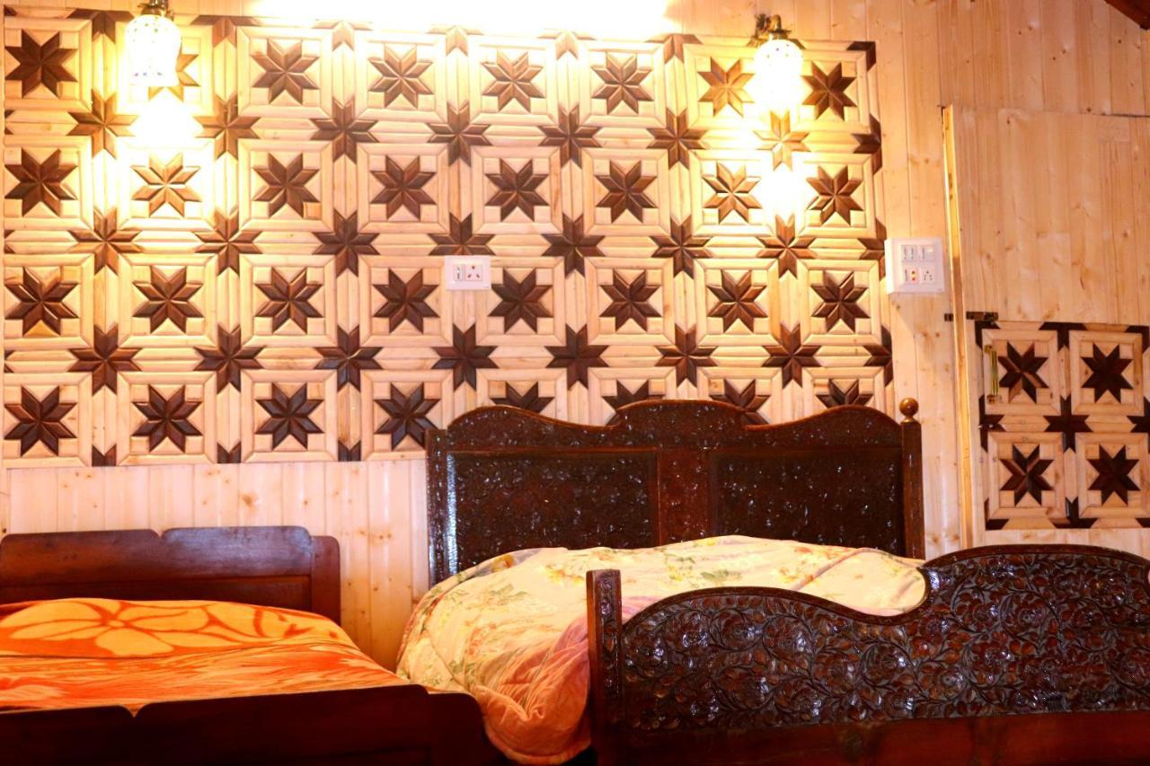 House Boat New Pala Palace Srinagar  Ngoại thất bức ảnh