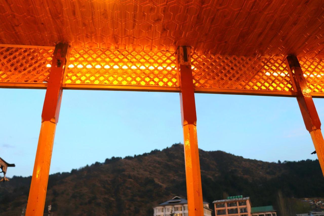 House Boat New Pala Palace Srinagar  Ngoại thất bức ảnh