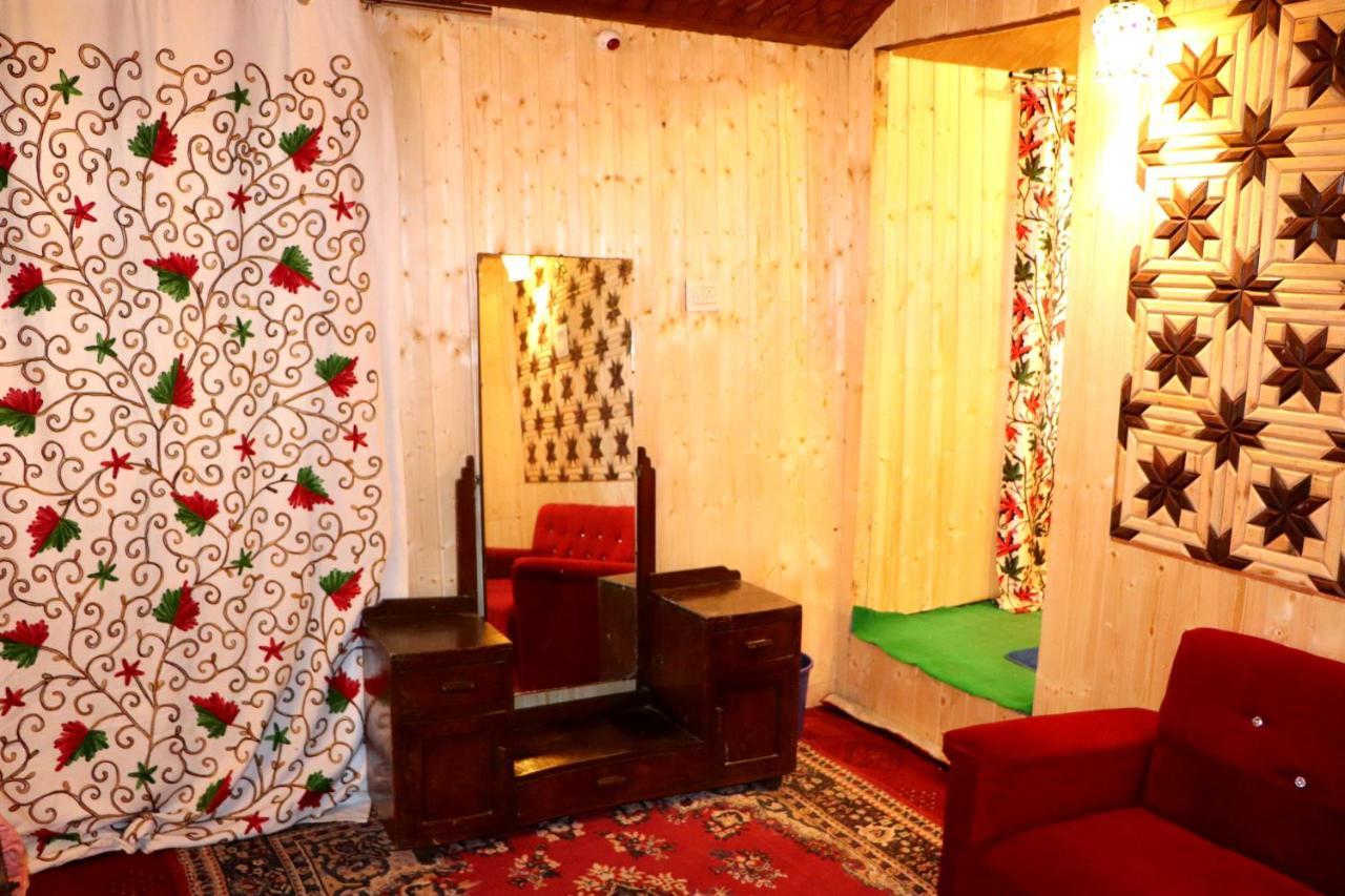 House Boat New Pala Palace Srinagar  Ngoại thất bức ảnh