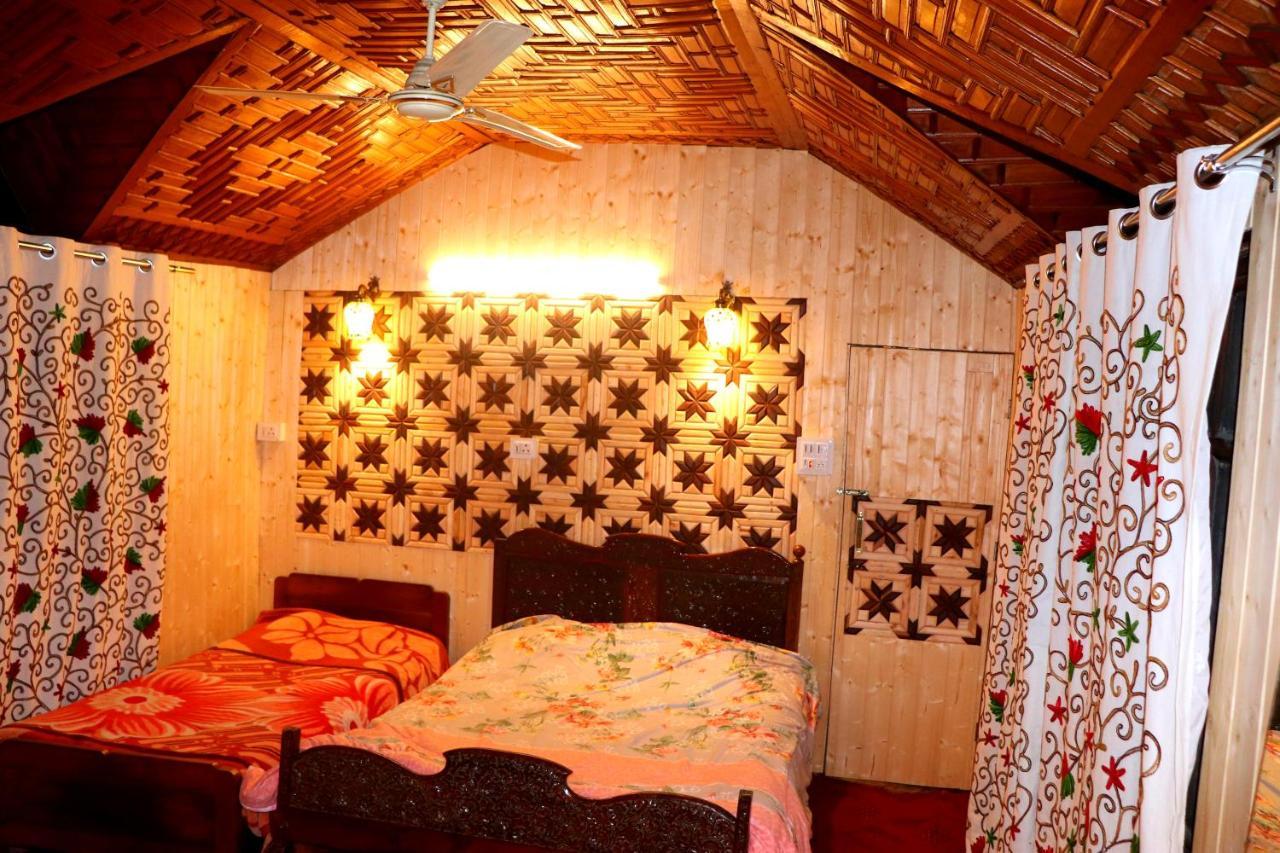 House Boat New Pala Palace Srinagar  Ngoại thất bức ảnh