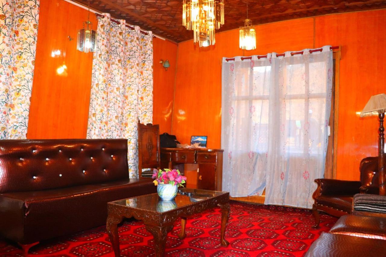 House Boat New Pala Palace Srinagar  Ngoại thất bức ảnh