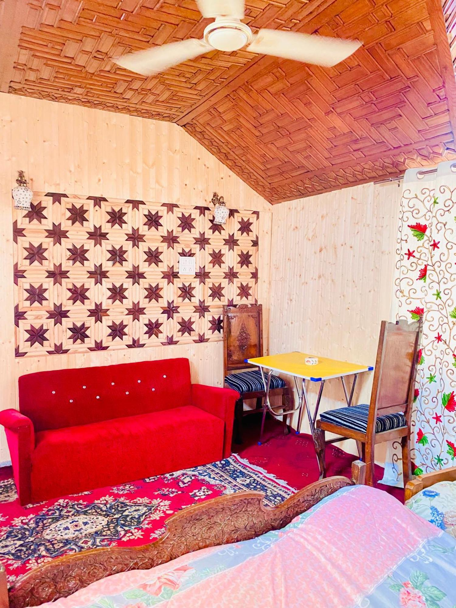 House Boat New Pala Palace Srinagar  Ngoại thất bức ảnh