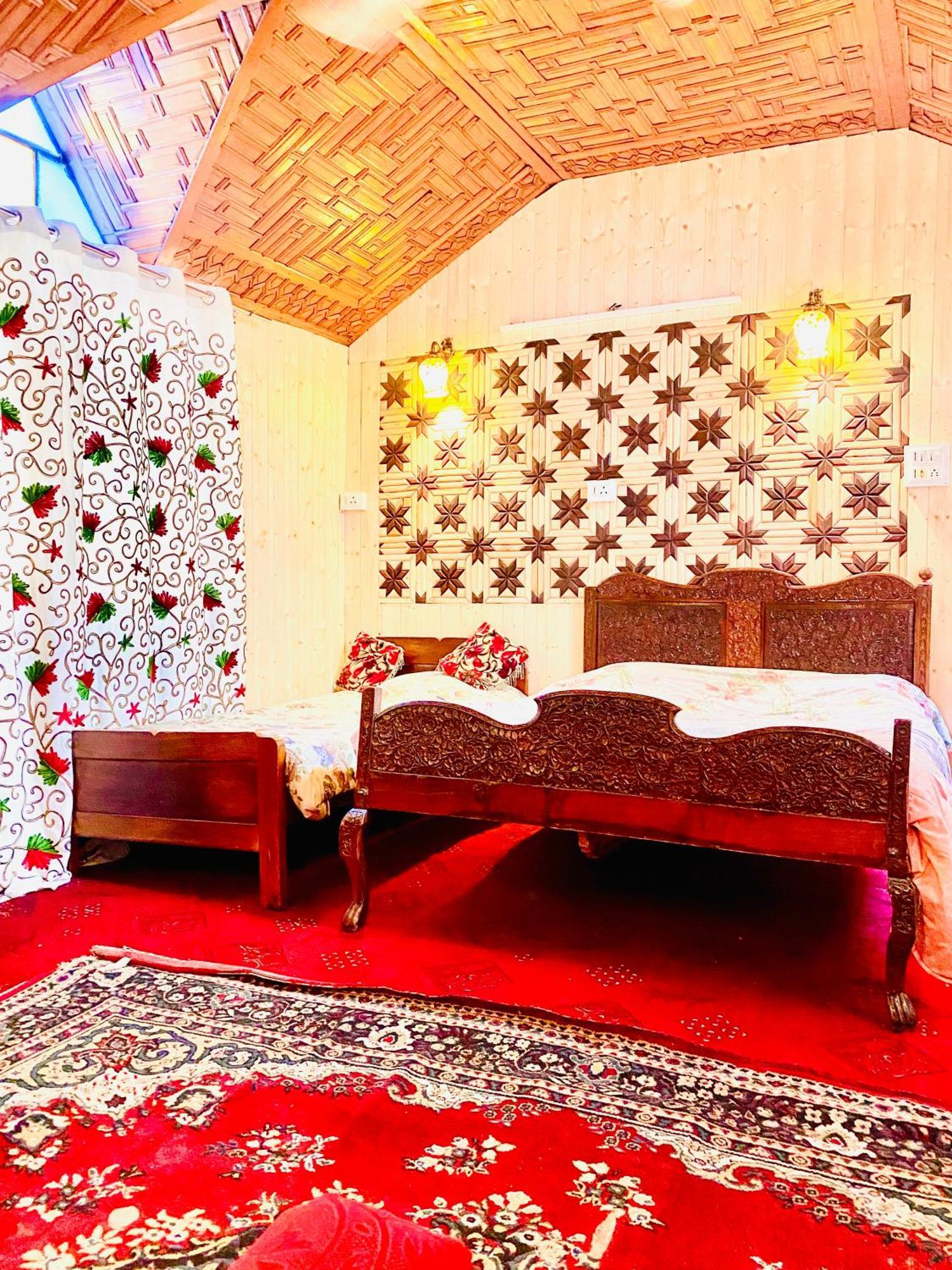 House Boat New Pala Palace Srinagar  Ngoại thất bức ảnh